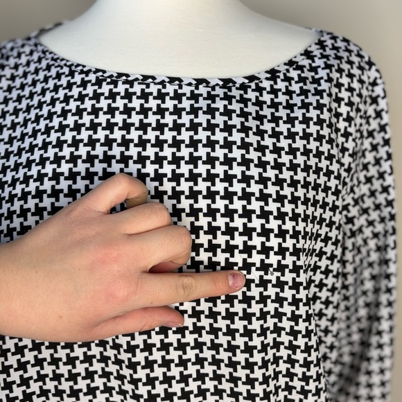 MICHAEL Michael Kors Black and White Blouse - Picture 2 of 12